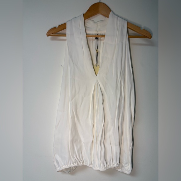 Sophie Max Tops - NWT Women’s Sophie Max White Top NWT! #gift